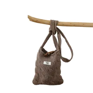 Sac bandoulière rétro en tricot torsadé pour femmes, mini sac en laine avec bouton.