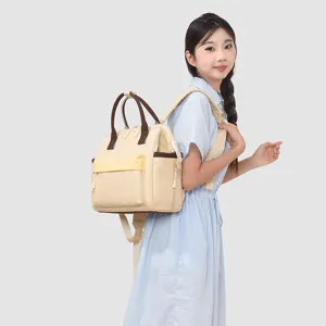 Sac à dos à langer multifonction pour mamans, sac de voyage léger avec multiples poches.