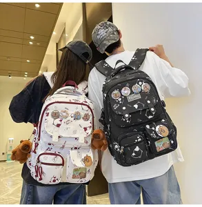 Zaino capybara con cartone animato carino dettaglio, borsa scolare grande per uso quotidiano.