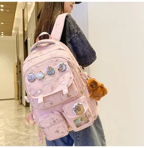 Zaino rosa carino con capibara per ragazze, grande zainetto scolastico con spille.