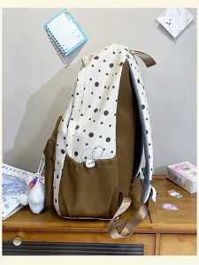 Brauner Pünktchen-Schulrucksack Detailansicht, süßer Studenten Freizeitrucksack mit Seitentaschen.