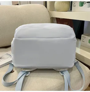 Zaino casual da studente azzurro chiaro, borsa per la scuola giornaliera semplice con cinghie.