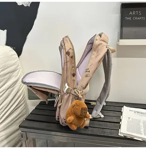 Zaino carino con motivo capybara per studenti, grande e versatile borsa scolastica.