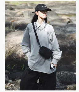 Compact black casual crossbody bag for men and women, perfect for outdoor commuting and daily use.