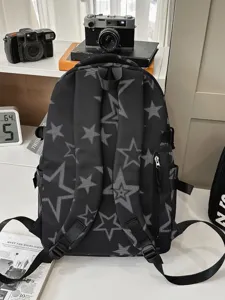 Zwarte rugzak met sterrenprint voor studenten, stijlvolle schooltas voor dagelijkse reizen.