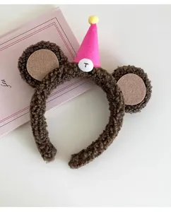 Schattige bruine teddybeer haarband met roze feestmuts, pluche lamsvacht haaraccessoire.