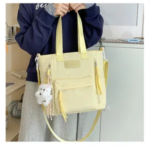 Sac cabas jaune de loisirs pour femmes, grand sac epaule en toile avec broderie de noeud.