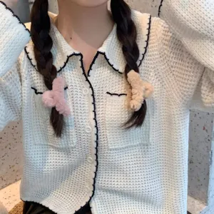 Mini pince à cheveux en peluche douce, détail de griffe de requin pour coiffure élégante d'automne.