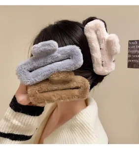 Oversized plush hair claw clip winter fluffy hair catch cute fuzzy shark clip hair accessories