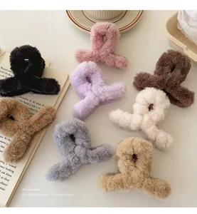 Pince à cheveux pelucheuse douce griffe de requin hiver accessoires pour les femmes