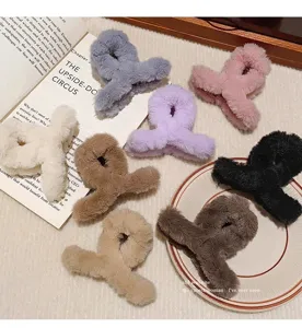 Pinces à cheveux en peluche douces, jolies pinces requin multicolores pour femmes en hiver.