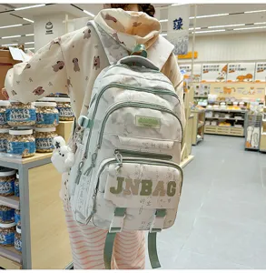 Zaino scolastico spazioso in stile cinese con bellissime toppe di lettere e tasche pratiche.