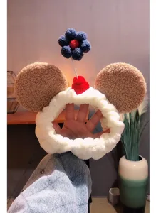 Cute plush face washing headband with cartoon mouse ears and flower decor for women makeup daily.