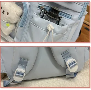 Zaino da studente in stile giapponese azzurro, borsa casual da campus con bambola.