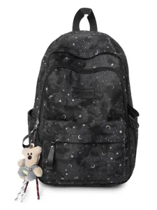 Zaino da scuola in tela nera con stampa stella luna e ciondolo orsetto per uso quotidiano.