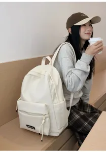 Vue détaillée du sac à dos scolaire uni et décontracté pour étudiants, sac de voyage léger.