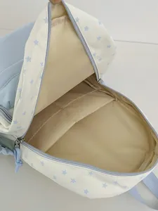 Mochila escolar para niños con diseño de estrellas y cremallera vista principal