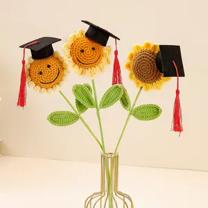 Girasole all'uncinetto fatto a mano regalo di laurea, simpatico fiore lavorato a maglia.