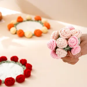 Handgemaakte haak rozen boeket details, schattige wol breien kopje onderzetter gift.