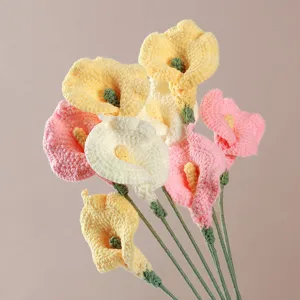 Handgefertigter Häkel-Calla-Blumenstrauß gestrickte Garnblumen schönes Geschenk Heimdeko.