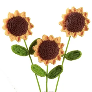 Bouquet di girasoli all'uncinetto fiori artificiali lavorati a maglia per regalo
