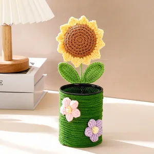 Details van handgemaakte gehaakte zonnebloem pennenhouder, leuke bureau organizer en decor.
