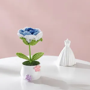 Plante en pot de rose bleue au crochet faite à la main fleur artificielle de bureau