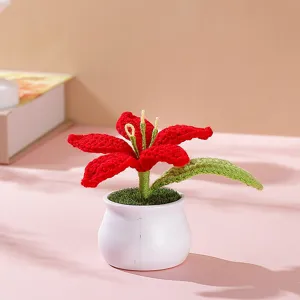 Pianta in vaso di giglio rosso uncinetto fatto a mano scrivania auto ornamento regalo