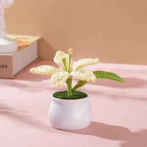 Pianta in vaso di fiori all'uncinetto fatta a mano simpatica decorazione