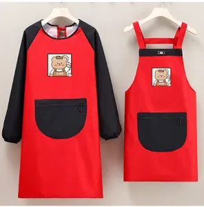 Ensemble de tablier de cuisine imperméable avec manches et poches, design d'ours mignon pour travail.