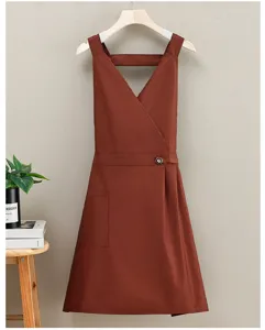 Brown waterproof kitchen apron detail, cross back design with pocket and waist button.