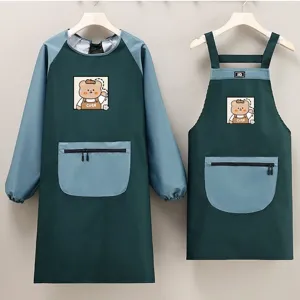 Ensemble tablier manches longues étanche avec joli motif d'ours et poche pour cuisine.