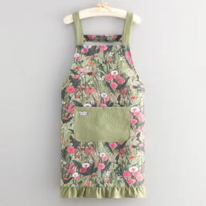 Tablier en coton floral style peinture à l'huile vintage avec poche verte et ourlet volant.