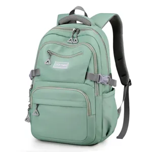 Zaino casual verde chiaro multi-scomparto con spallacci comodi e tasche pratiche.