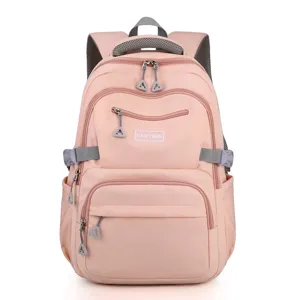 Vista dettagliata dello zaino rosa per studenti con tasca frontale e tessuto resistente.