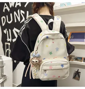 Mochila bonita con estampado de estrellas y colgante de peluche, bolso escolar casual y ligero.