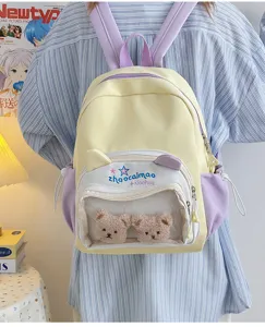 Mochila escolar estilo universitario con bolsillo frontal transparente y ositos de peluche.