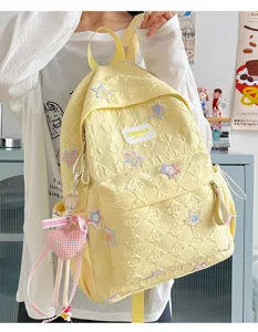 Sac à dos matelassé de style coréen pour étudiant avec étoiles brodées et pendentif cœur.