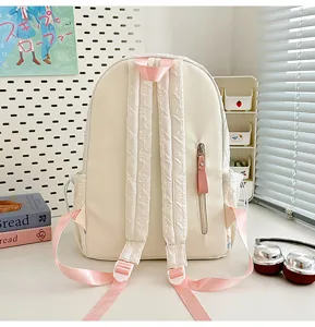 Joli sac à dos plissé de style coréen en blanc cassé avec des bretelles roses pour les élèves.