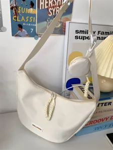 Koreanischer minimalistischer Umhängebag im Beutelstil mit süßem kleinen Beutel und Gurt.
