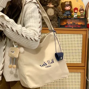 Lässige Canvas-Stofftasche für Damen, Alltag-Schultertasche mit niedlicher Stickerei.