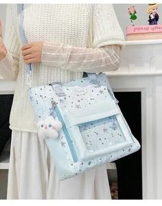 Süße japanische hellblaue Sternen-Umhängetasche mit transparenter Vordertasche.