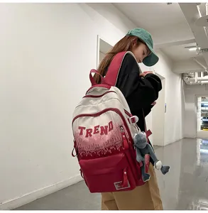 Sac à dos dégradé avec impression TREND et pendentif poupée mignon pour voyage.