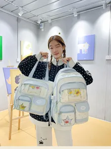 Joli sac à dos et fourre-tout bleu clair à pois avec poche transparente pour épingles kawaii.