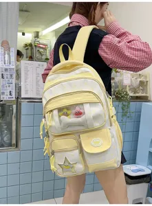 Joli sac à dos scolaire japonais à pois jaunes avec poche avant transparente et pendentif poupée.