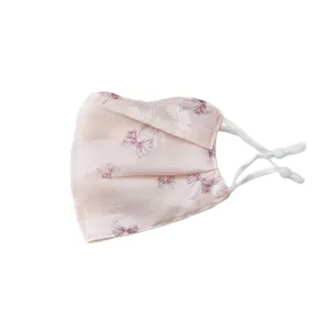 Atmungsaktive Mesh-Gesichtsmaske mit Schleifen-Print und verstellbaren Schlaufen für Sommer.
