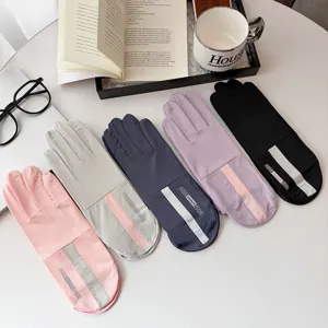 Detailed view of summer ice silk sunscreen gloves in multiple colors with reflective design.