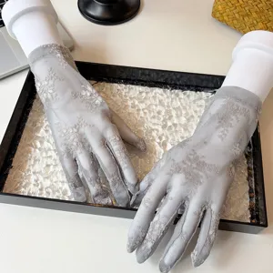 Women summer thin breathable mesh floral lace short sunscreen gloves elegant driving.