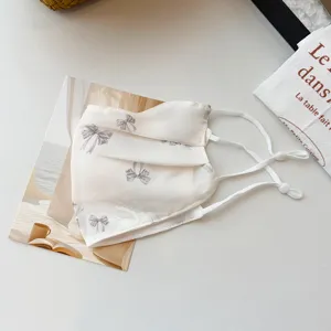 Sommer dünne atmungsaktive Mesh Staubmaske für Damen mit süßem Schleifen Druck verstellbar.