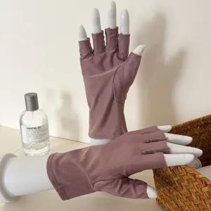 Details of women's half finger sun protection gloves, spandex stretchy breathable short solid design.